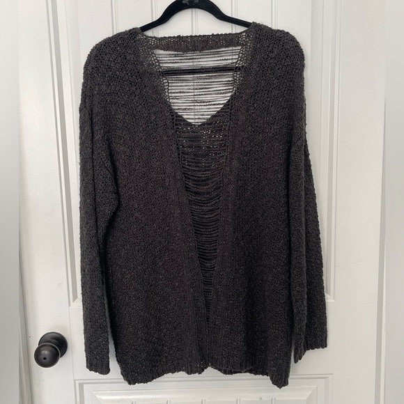 Taylor & Sage Charcoal Color Destructed Open Back Pullover V-neck Sweater; M - Picture 7 of 8